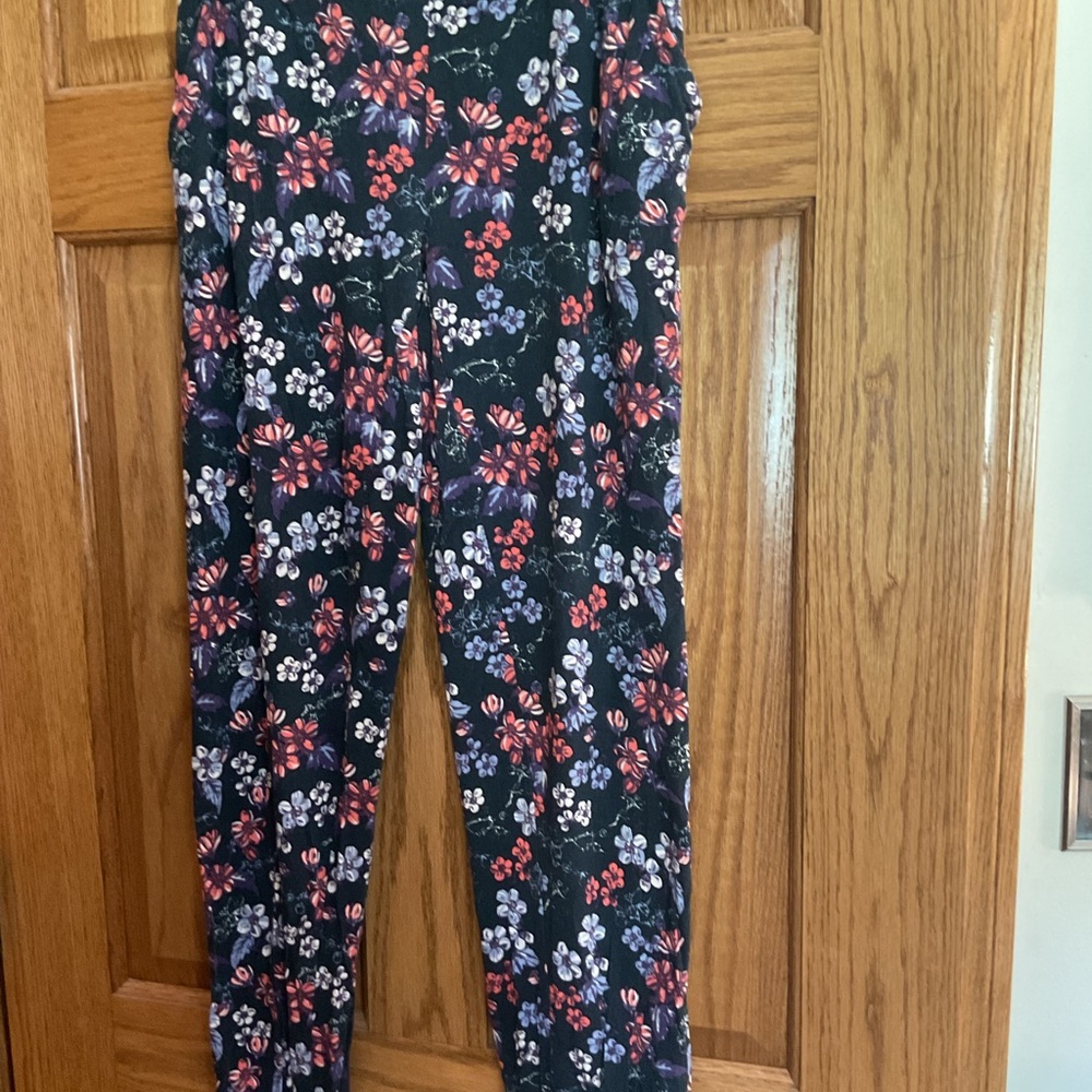 Women’s S Oliver Floral print pants 36 EUR. Small.